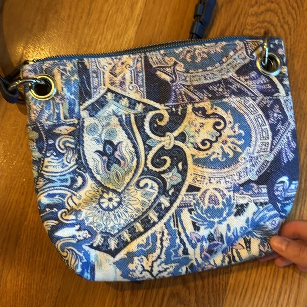 Chico's‎ blue paisley tapestry crossbody bag silver accents adjustable strap